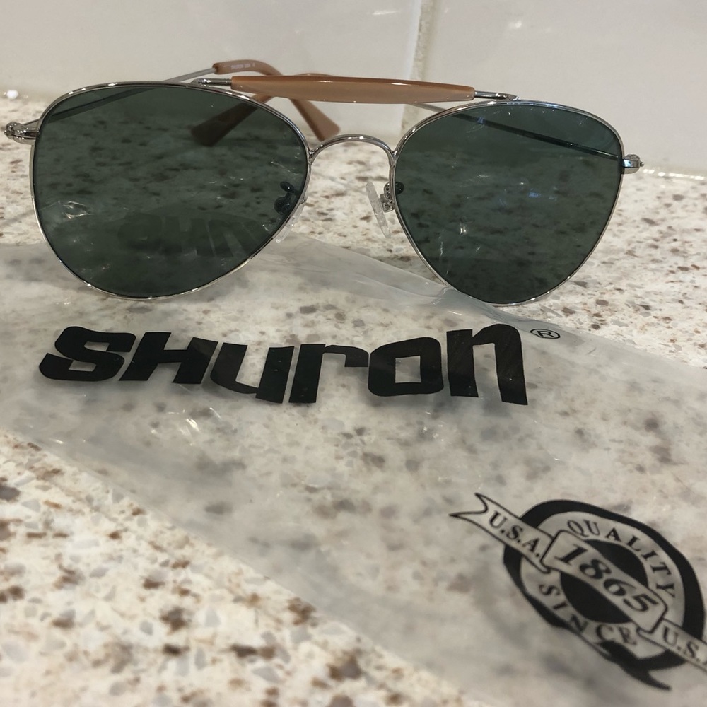 Unisex Shuron NIB MacArthur sunglasses. Ronsir wood grain collection